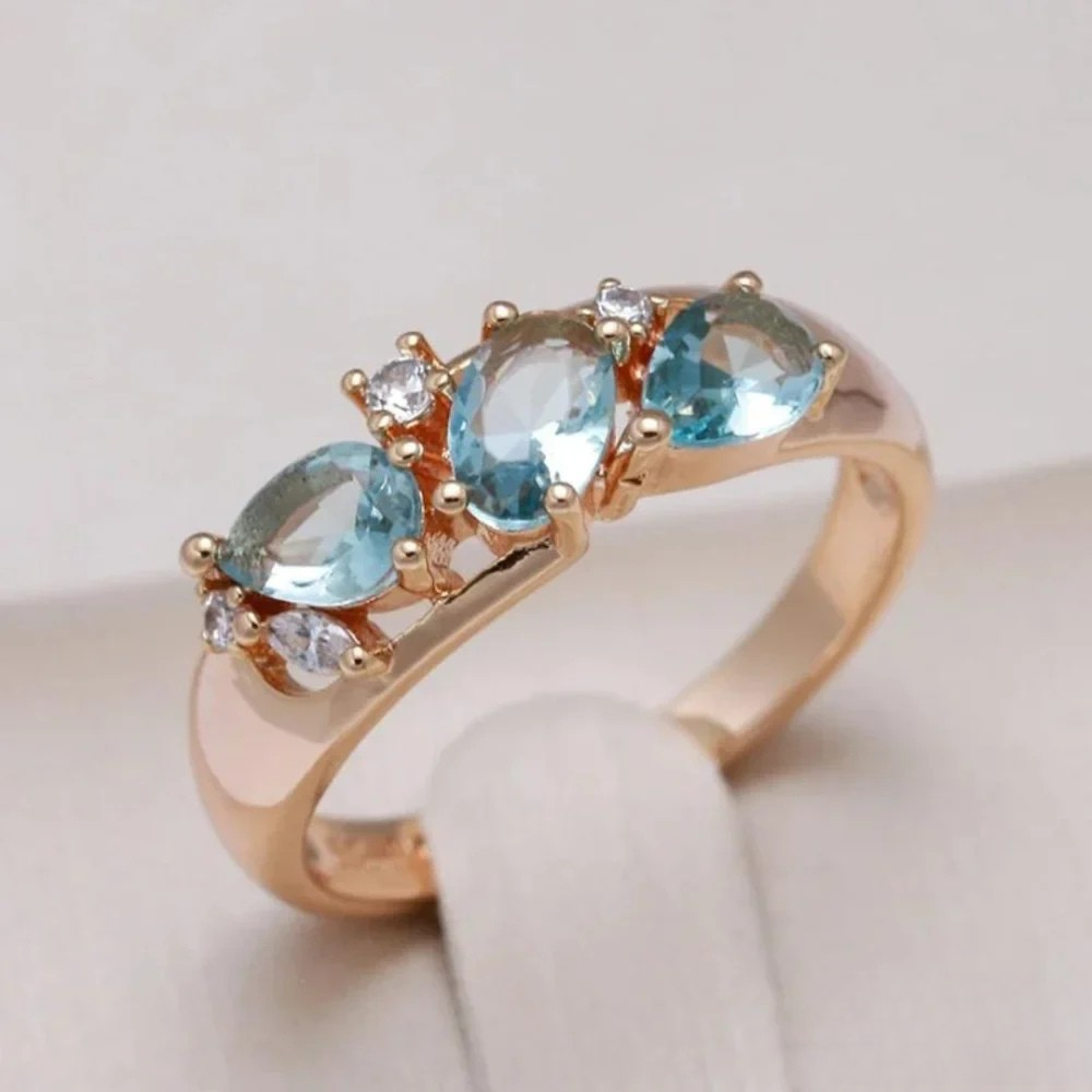 Bague en or avec zircon bleu