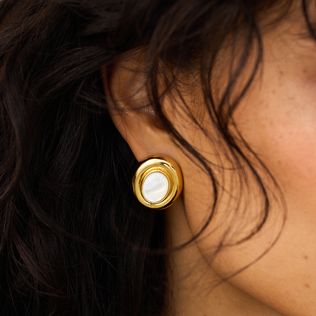 Ameliyana | Boucles d'oreilles puces en or 18k