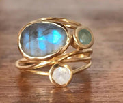 Bague Vintage Incrustée en Pierre de Lune Bleue